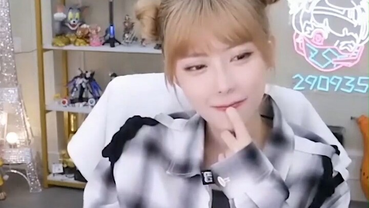 周淑怡直播观看为什么男人喜欢黑丝