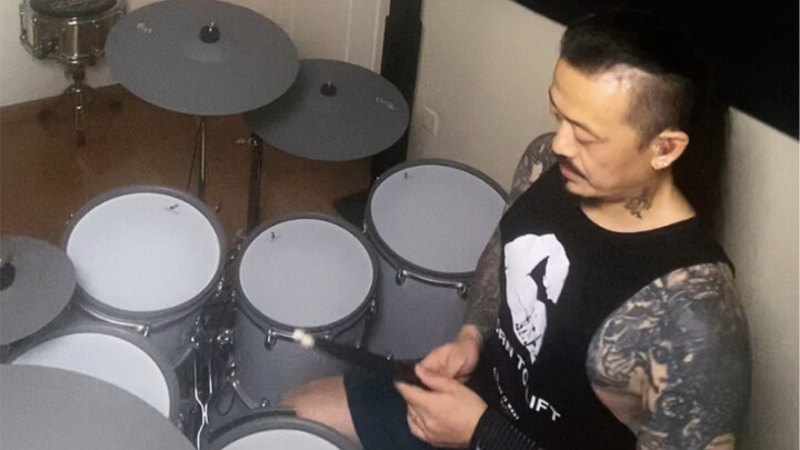 In rock music, the most iconic “dum-chi-da-chi” 🥁—when the simplest rhythm is woven into the music’s
