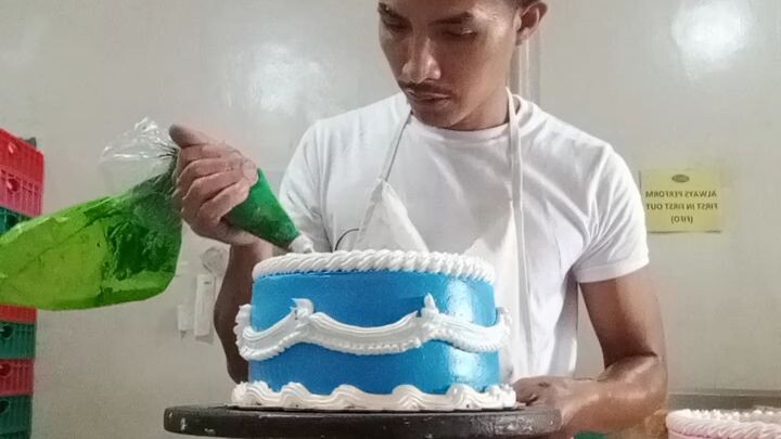 I icing the cake decorating💞♥️♥️