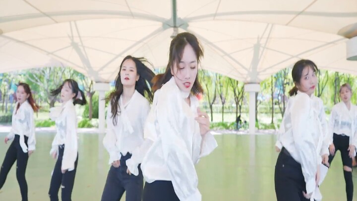 Two-way love | A gift from Shanghai fans on the second anniversary of the group! Exclusive Mercedes-