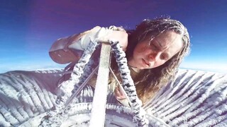 情侣被困万米高空的热气球 ，男友却割断他们的救命绳，结局暖心  "影视