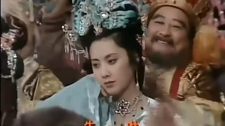 King Zhu Lin of the Country of Daughters got too immersed in her role; when the music ended and ever