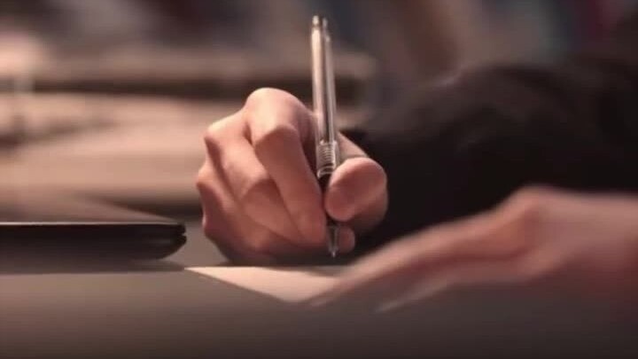 ضحكت. اكتشفت شرطة البريد دلالة يانغ يانغ في المسرحية، وسرعان ما دحض الشائعة بنفسه هاهاهاها