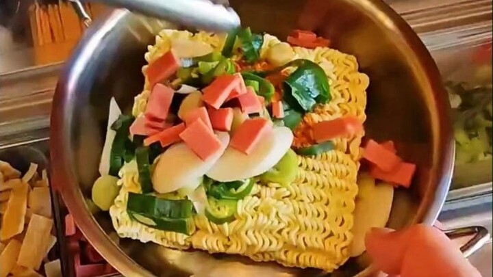 ร้านบะหมี่กึ่งสำเร็จรูปแบบบริการตนเองในเกาหลี