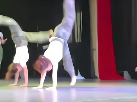 考试没掉链子，掉裤子了，还好屁股大撑住了