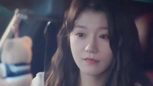 Saat mabuk, aku tak sengaja menikahi kakak CEO dingin sahabatku, tapi dia memanjakanku