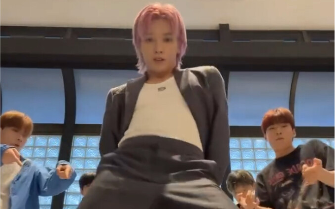 【Lee Tae-yong】Tolong! Ini sama saja seperti langsung ditunjuk ke mukaku! Aku benar-benar gila!