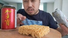 ASMR Crunchy Noodle Snack & Herbal Tea (Eating Sounds, Licking Bag) | Whispering About My Hobbies