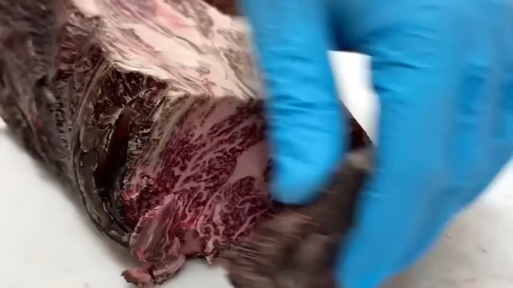 这几刀下去，没了半斤