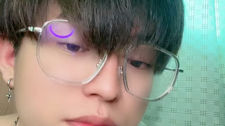 سادس الجيل يذهب نيابة عن والديه إلى مدرسة ابن خالته، فيُسيطر عليه "الشجاع الوحيد" لمدة ثلاث ساعات.