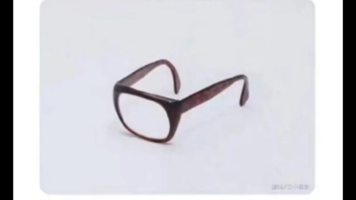 【Gambar meme lucu】Sialan, memangnya siapa yang mau pakai kacamata kayak gini?