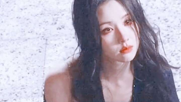 Turns out she really did take classes with Zhou Xun because her acting wasn’t great—no wonder her pe