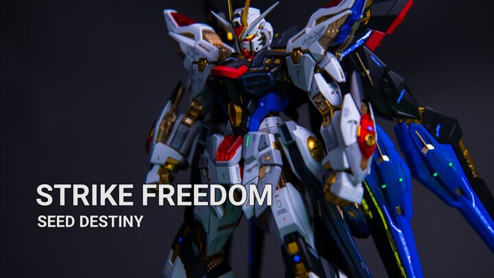 Tampilan neon MGEX Strike Freedom Gundam