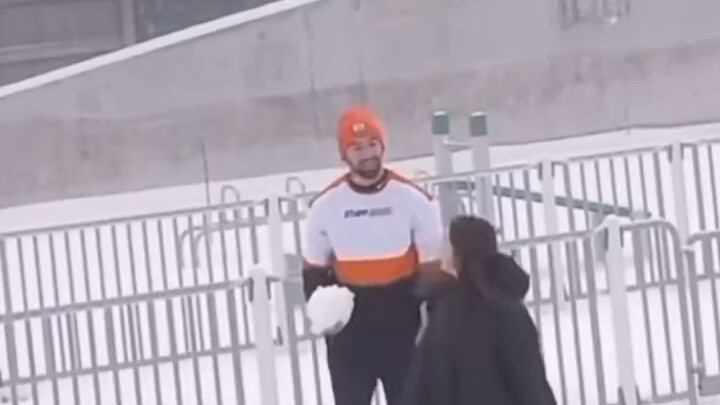 Subconscious moves only boys do—netizens: In the end, muscle memory wins.