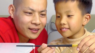 你们知道小孩的袜子有多臭吗。