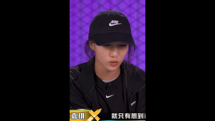 “นี่คือวิดีโอสัมภาษณ์แบบจ่อหน้า+คลิปเต้น” ซีเจียฉี Iris Xi ตัดต่อแบบเดี่ยว