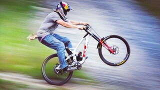 堪称完美的漂移过弯,完全不输于游戏里的丝滑！