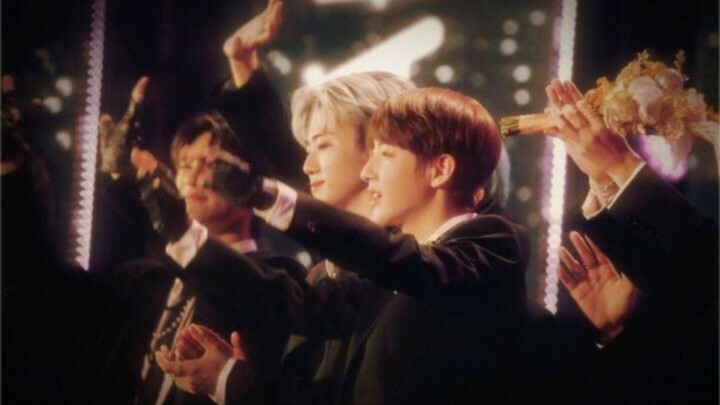 هذان الشخصان في غرفة التدريب يجنون!