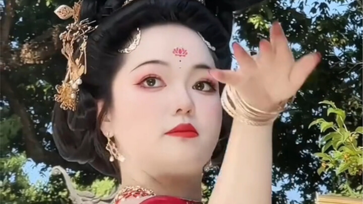 แม่ฉันบอกว่าถ้าคลิปนี้ได้ไลก์เกิน 10,000 แม่จะเลิกบีบให้ฉันลดน้ำหนักเลย…