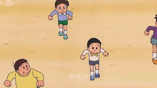 Nobita punched with all his strength, creating a huge hole in the open space.
