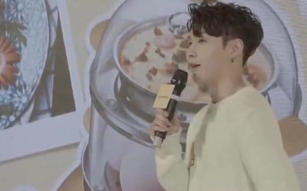 Trương Nghệ Hưng livestream! Fan: “Hoan Hoan!” Nghệ Hưng: “Hoan Hoan để lát nữa hẵng gọi nhé!” Hoan 