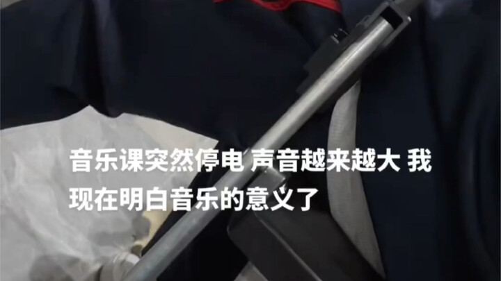 Đèn thì tắt, nhưng tuổi trẻ tự do bay bổng của tôi vẫn bừng sáng.