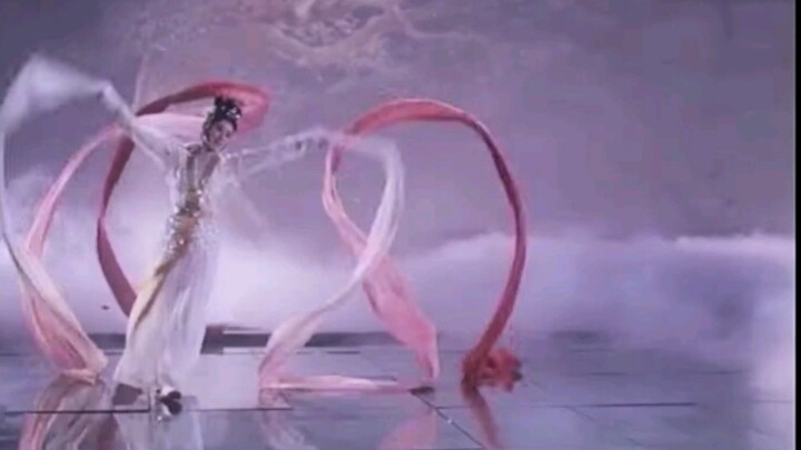The older generation of dancers recreated the heavenly palaces that we imagined when we were little!