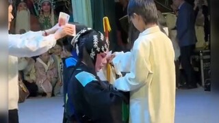 Tidak bisa habis, sama sekali tidak bisa habis [miring mulut]