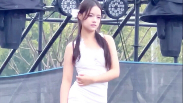 للمرة الأولى بأناقة الفتيات الجريئات ~ جولة الترويج في المدرسة الثانوية للبنات: أعطني إياها!