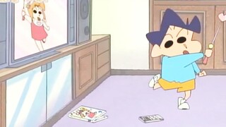 Kazama sedang menikmati hobi rahasianya di rumah, tapi Xiaoxin tiba-tiba masuk ke dalam rumah!