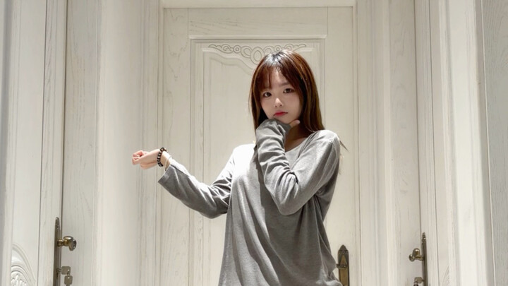 Thô lỗ | Cậu nghĩ tôi muốn để ý đến cậu à?