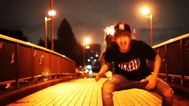 Japanese 12-year-old krumper girl Baby ruin explodes Freestyle under the street light