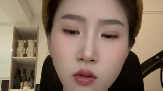 Các mẹ, chúc mừng ngày lễ.