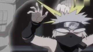 Khi Yamato nhìn thấy Kakashi khi còn nhỏ, anh đã nhanh chóng đấm anh ta để tận hưởng!