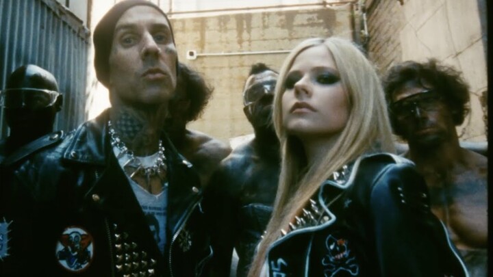 [Video Musik Lagu Baru] Avril dalam "Bite Me" berubah menjadi cewek keren yang menagih utang!