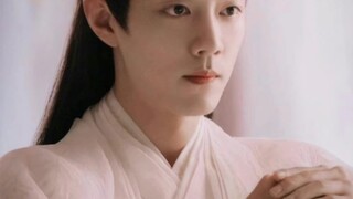 片场上漂亮的人形手办吊钢丝，身姿卓越，原来是神仙下凡造福颜狗，他是真的会飞的神仙诶～