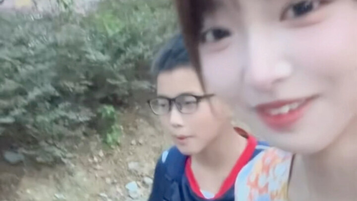 เมื่อฉันแต่งตัวเป็นคุณแม่ไปรับน้องชาย