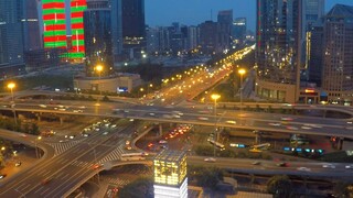 以延时模式观看从黎明到黄昏的城市景观 - View Of City From Dawn To Dusk In Time-Lapse Mode