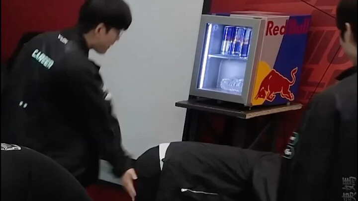Career cringe moment: Mistook Showmaker for Siwoo and patted him on the butt!