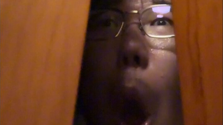 The “Watching My Incompetent Husband Through the Door缝隙” Series—Immersive to the Max!