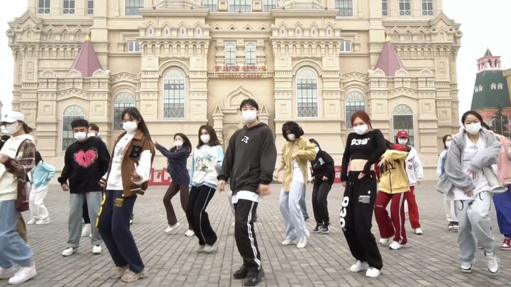 [رقصة الشارع AI Dance - رقصة افتتاح وانغ ييبو] الرقص في أي مكان في العالم لا يهم. ليس الشباب هم من ي