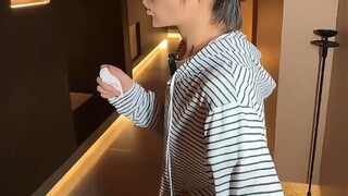 餐厅顾客要求“蒜蓉生蚝”不要放生蚝，服务员：我去厨房吃了一肚子气