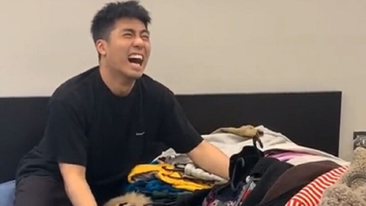 Perempuan: Apakah pakaian yang sudah dipakai masih bisa disebut pakaian?