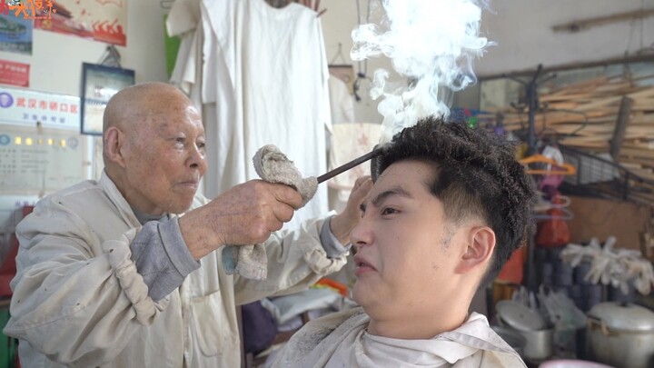 武汉“最便宜的烫头”，50元一次，烧红的铁棍头上一顿招呼，烫完终身难忘！好刺激