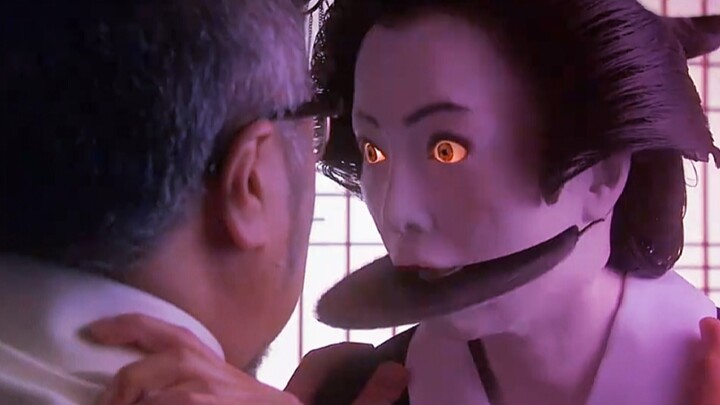 Di mulut wanita itu ternyata tumbuh gergaji mesin—siapa pun yang diciumnya, giginya bakal digergaji 