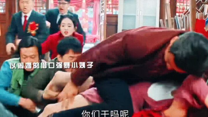 The outdated custom of "闹婚" should have been abolished long ago.