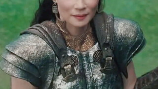 Amazing! She is less than 1.6 meters tall, but has an aura of 1.8 meters! !