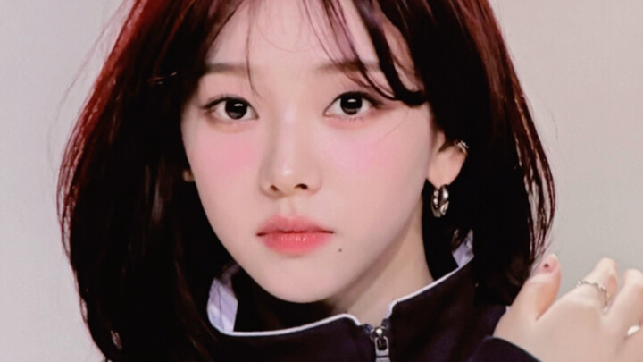 ลุคงานเซ็นหนังสือที่มียอดวิวทะลุหมื่นภายในไม่ถึง 2 ชั่วโมง ลู่จื้อหมินสวยออฟไลน์ขนาดไหนกันนะ?