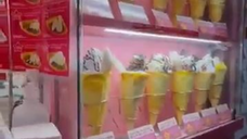 ICE CREAM 🍨 SHOP IN HARAJUKU !😱KYA AAP NE YE TRY KIYA?#japan #tokyo #shortvideo #food #minivlog
