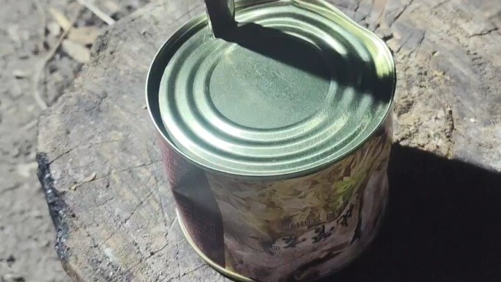 Chinese-made pork spine stewed with sauerkraut canned food